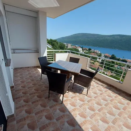 Manoni Apartmani Kumbor Exterior photo