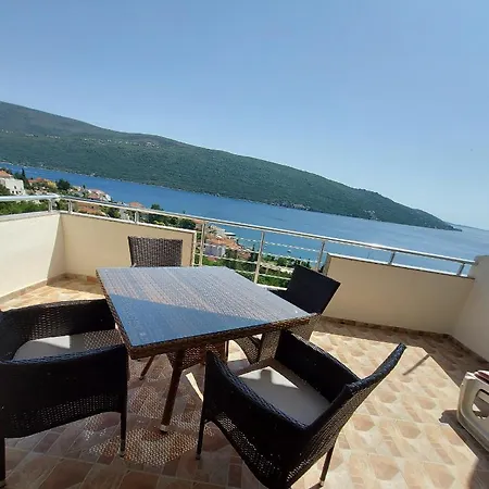 Manoni Apartmani Kumbor Exterior photo