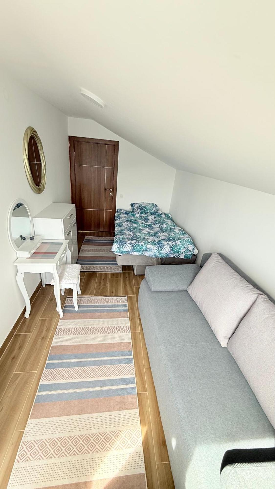 Manoni Apartman *